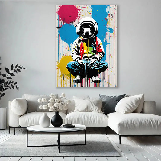 Le Tableau Chien Astronaute illumine la pièce avec ses couleurs vibrantes et son style audacieux. Ce tableau street art s'intègre parfaitement dans un salon moderne ou un bureau, ajoutant une touche artistique qui attire le regard.